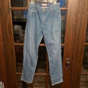 Levi's Women's Classic Straight Leg Denim Jeans